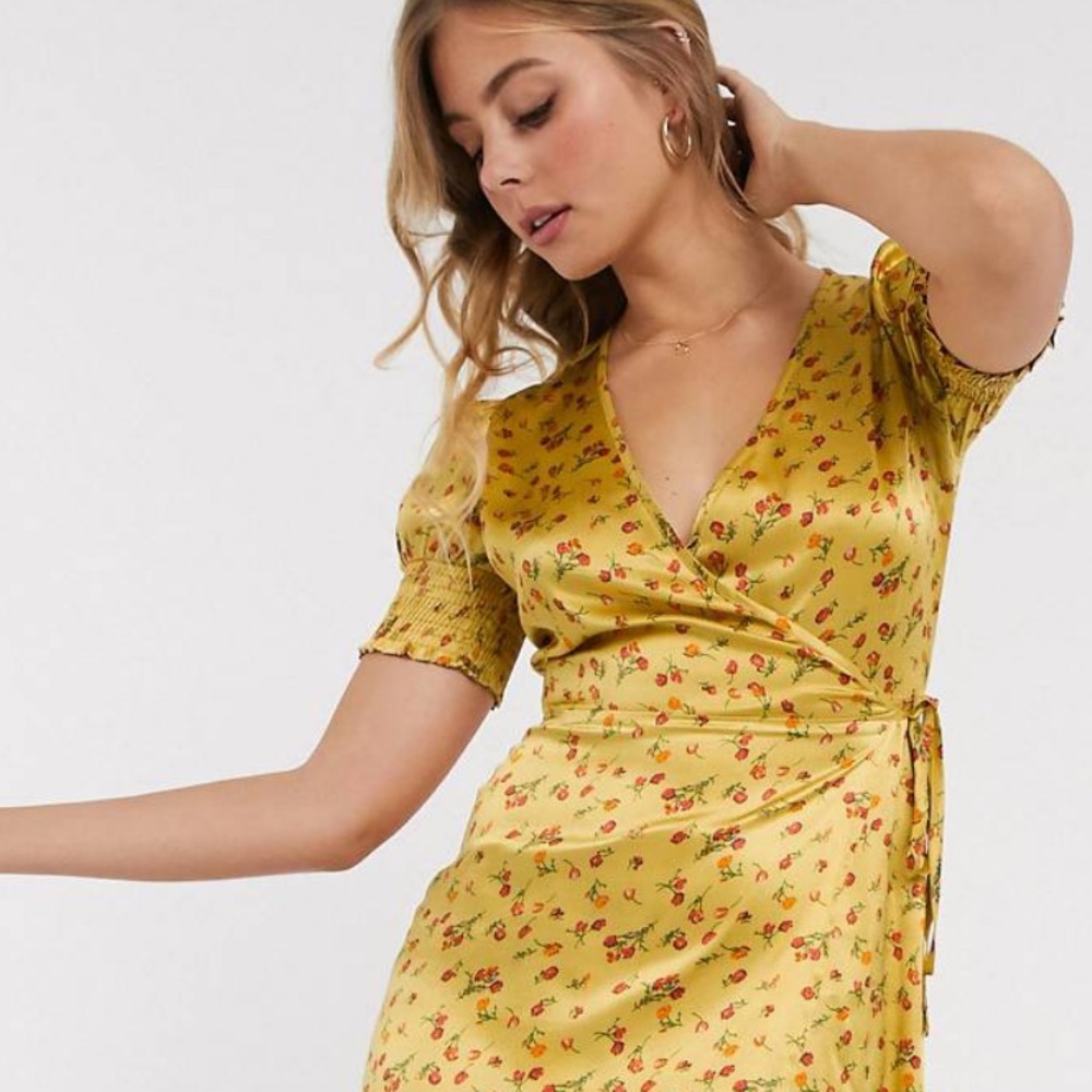 Wrap front satin gold floral midi dress 🌼